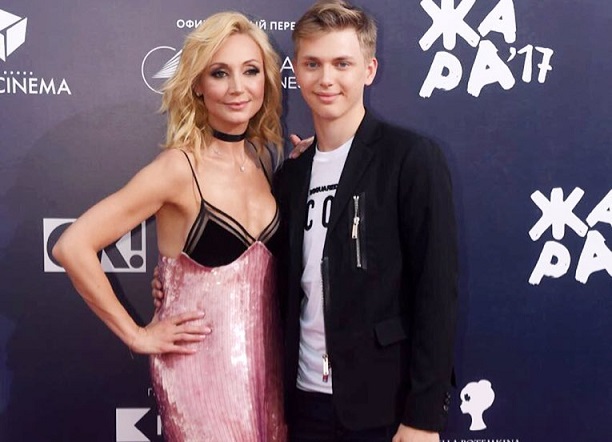 Dansul lor face senzatie pe internet. Kristina Orbakaite si fiul sau se distreaza la maxim, la un eveniment monden - VIDEO