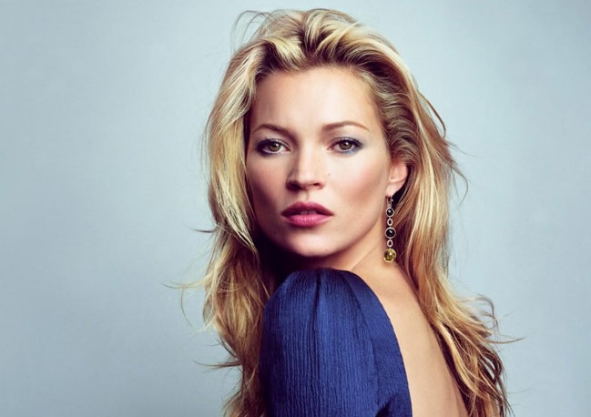 Kate Moss, pictorial indraznet la 43 de ani. Modelul a pozat topless - FOTO Kate Moss, pictorial indraznet la 43 de ani. Modelul a pozat topless - FOTO