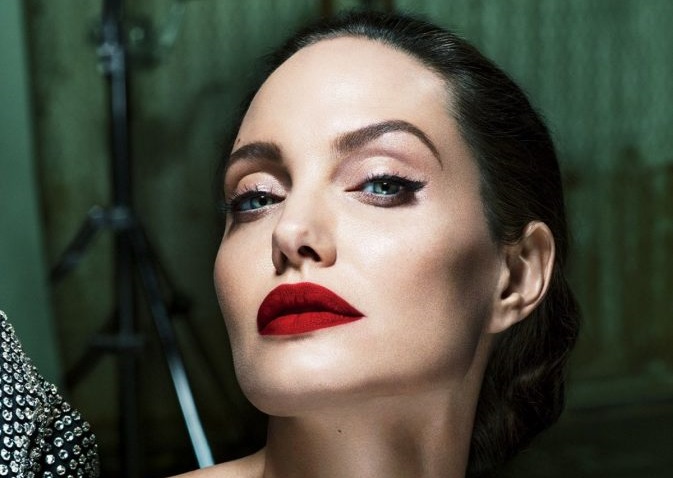 Cu dovezile pe fata. Suferinta Angelinei Jolie, in imagini cutremuratoare - FOTO Cu dovezile pe fata. Suferinta Angelinei Jolie, in imagini cutremuratoare - FOTO