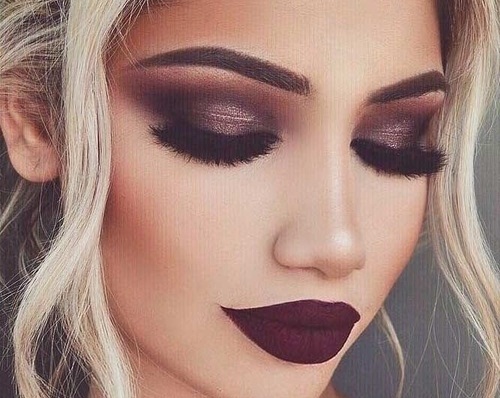 Vrei sa pari sexy si irezistibila? Iata cateva sfaturi pentru un machiaj de club Vrei sa pari sexy si irezistibila? Iata cateva sfaturi pentru un machiaj de club