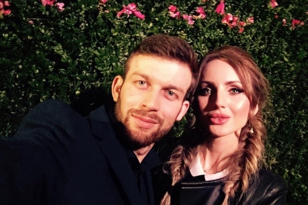 Katalina Rusu, intr-o rochie cu bustul transparent! Tinuta cu care a intors toate privirile la o nunta - FOTO Katalina Rusu, intr-o rochie cu bustul transparent! Tinuta cu care a intors toate privirile la o nunta - FOTO