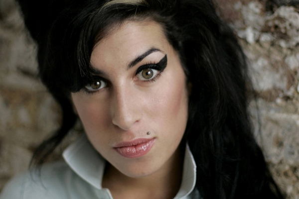 O mare diva, un cover deloc reusit! Beyonce canta jalnic "Back to Black" de Amy Winehouse O mare diva, un cover deloc reusit! Beyonce canta jalnic "Back to Black" de Amy Winehouse