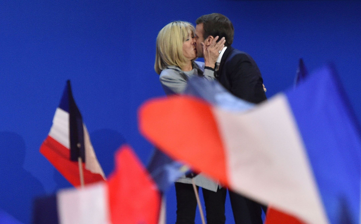Cum au descoperit parintii lui Macron ca la 16 ani avea o relatie cu profesoara sa de 40 de ani. A fost un soc pentru ei - FOTO Cum au descoperit parintii lui Macron ca la 16 ani avea o relatie cu profesoara sa de 40 de ani. A fost un soc pentru ei - FOTO