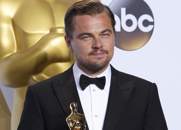 A schimbat masina de lux, pe o bicicleta arendata. Cum a fost surprins Leonardo DiCaprio in strada - FOTO A schimbat masina de lux, pe o bicicleta arendata. Cum a fost surprins Leonardo DiCaprio in strada - FOTO