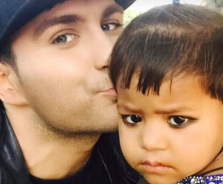Ionel Istrati, alaturi de copiii din India! Iata in ce imagini emotionante a fost surprins artistul - FOTO