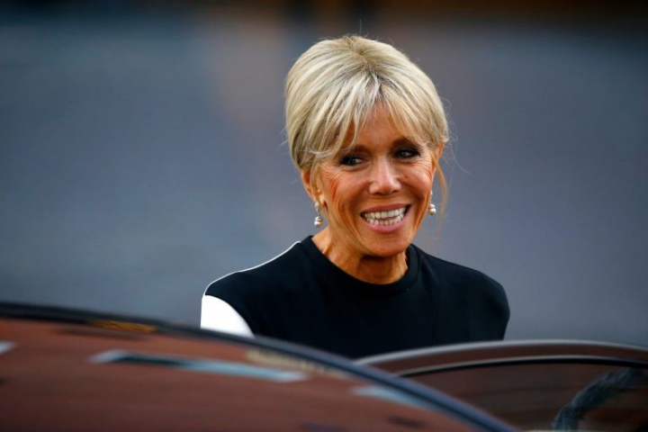 Brigitte Macron, destainuiri despre relatia cu un barbat cu 25 de ani mai tanar. Prima Doamna a Frantei a dezvaluit detalii intime - FOTO Brigitte Macron, destainuiri despre relatia cu un barbat cu 25 de ani mai tanar. Prima Doamna a Frantei a dezvaluit detalii intime - FOTO
