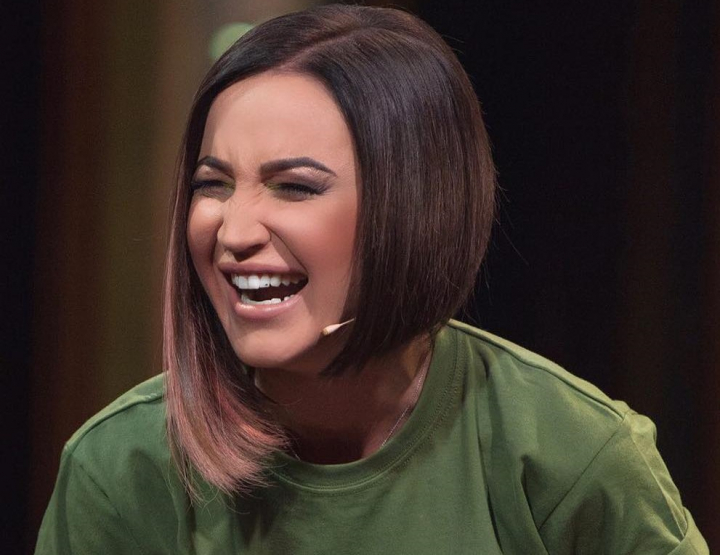 "Ai exagerat cu ele! Parca-s doua lipitori!". Olga Buzova, criticata dur de internauti - VIDEO