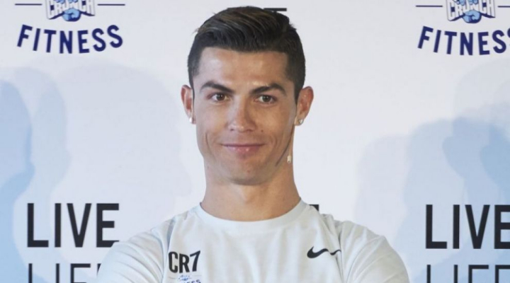 Cristiano Ronaldo, portret de familie emotionant. Cum s-a pozat alaturi de gemenii sai - FOTO Cristiano Ronaldo, portret de familie emotionant. Cum s-a pozat alaturi de gemenii sai - FOTO