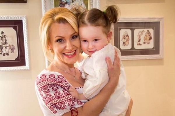 Lorena Bogza, mai fericita ca niciodata! Vezi in ce poze emotionante apare alaturi de fiica ei - FOTO