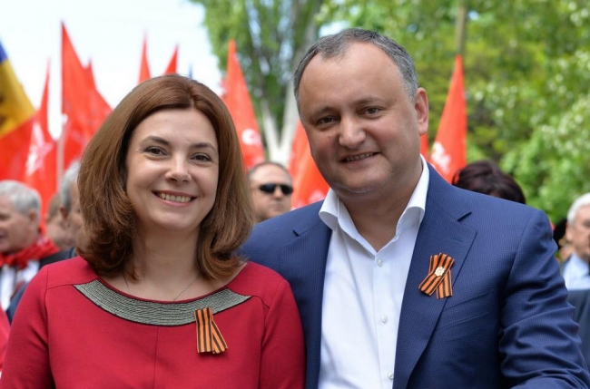 Igor Dodon si sotia sa, Galina, astazi isi aniverseaza casatoria. Vezi cum aratau acum 18 ani - FOTO Igor Dodon si sotia sa, Galina, astazi isi aniverseaza casatoria. Vezi cum aratau acum 18 ani - FOTO