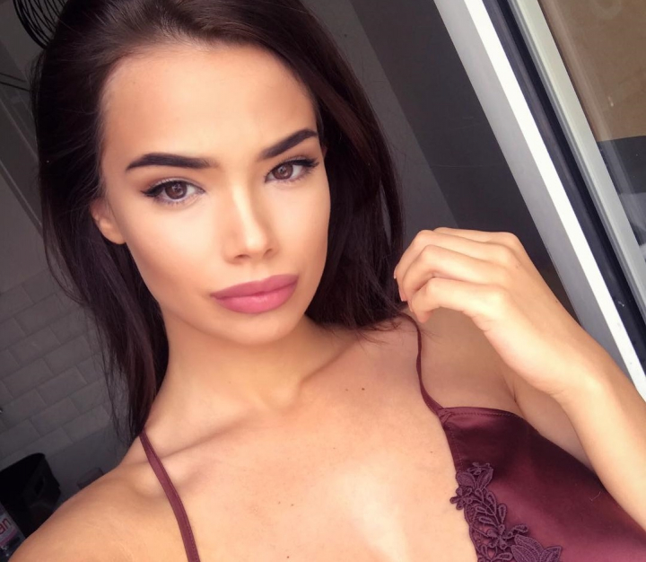 Vlada Bernevec, intr-un costum de baie extrem de sexy. Vezi cum arata cu adevarat corpul modelului - FOTO Vlada Bernevec, intr-un costum de baie extrem de sexy. Vezi cum arata cu adevarat corpul modelului - FOTO