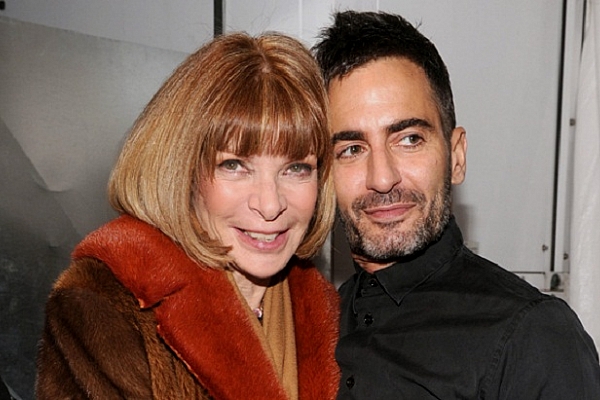 Anna Wintour si Marc Jacobs, in acelasi palton la acelasi eveniment! Cine l-a purtat mai bine? Anna Wintour si Marc Jacobs, in acelasi palton la acelasi eveniment! Cine l-a purtat mai bine?