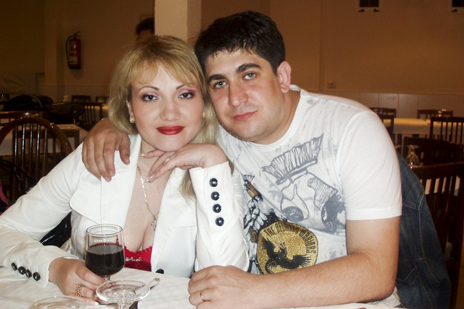 Adriana Ochisanu, despre fostul sau sot, Corneliu Botgros: "Ne-am imprietenit, ne sunam foarte des". Ce detalii curioase a dezvaluit artista - VIDEO