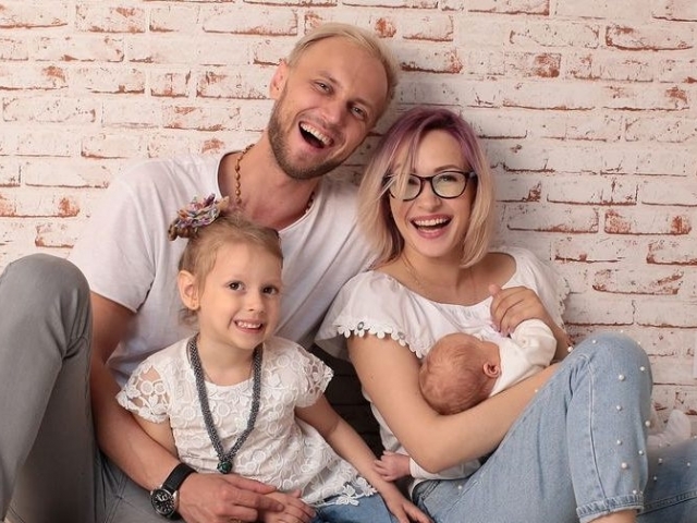 "Ii aude vocea si nu mai plange". Cum isi linisteste fiica, solistul trupei Sunstroke Project - VIDEO
