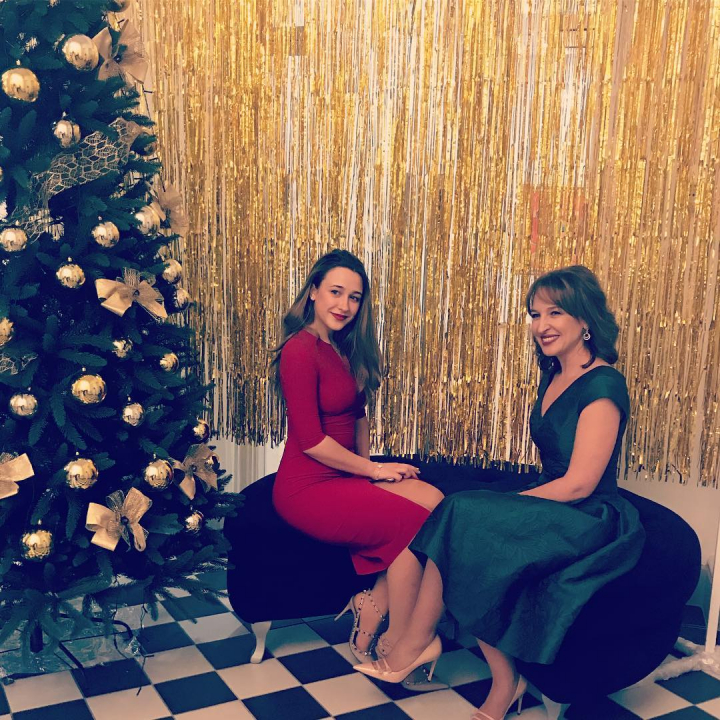 Sanda Diviricean, impreuna cu fiica sa, la un eveniment de moda! Cum s-au lasat fotografiate - FOTO Sanda Diviricean, impreuna cu fiica sa, la un eveniment de moda! Cum s-au lasat fotografiate - FOTO