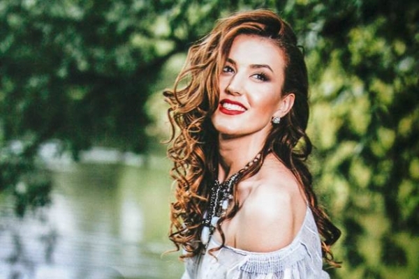 Iti vine sa crezi ca arata asa in ultimul trimestru de sarcina? Cat de emotionant au pozat Tatiana Heghea si sotul acesteia - FOTO