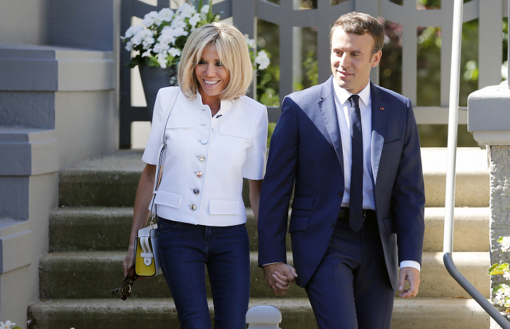 Brigitte Macron, criticata dur pentru ca a incalcat protocolul. Se comporta ca " noua Regina a Frantei" - FOTO Brigitte Macron, criticata dur pentru ca a incalcat protocolul. Se comporta ca " noua Regina a Frantei" - FOTO