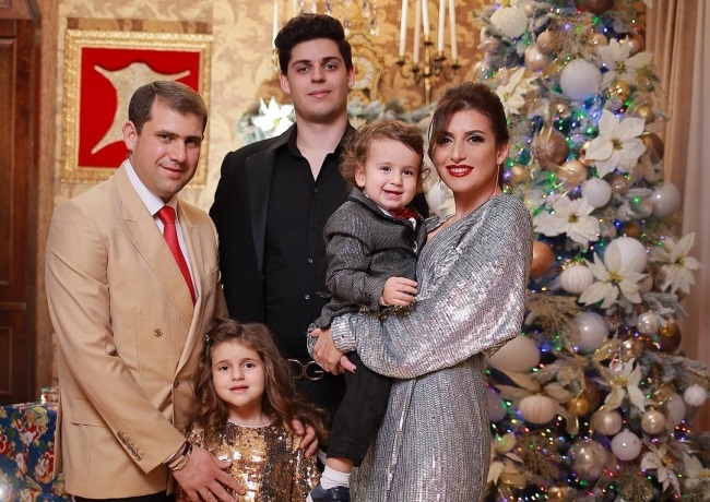 "E atat de cald si bine in sanul familiei, acasa." Jasmin petrece Craciunul pe stil vechi la Chisinau - FOTO "E atat de cald si bine in sanul familiei, acasa." Jasmin petrece Craciunul pe stil vechi la Chisinau - FOTO