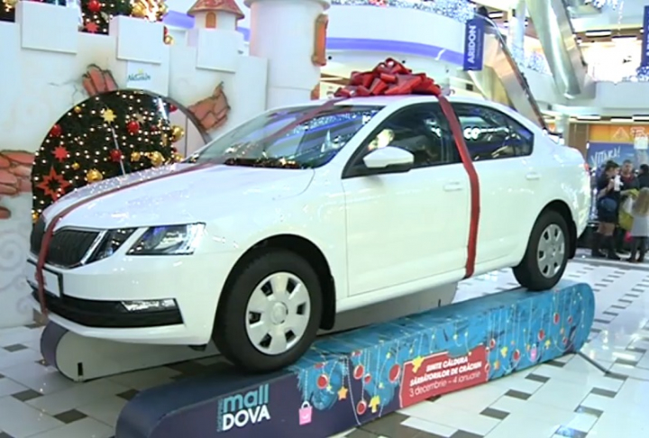 In perioada sarbatorilor de iarna, Shopping MallDova a organizat o tombola, iar premiul mare a fost un automobil - VIDEO In perioada sarbatorilor de iarna, Shopping MallDova a organizat o tombola, iar premiul mare a fost un automobil - VIDEO