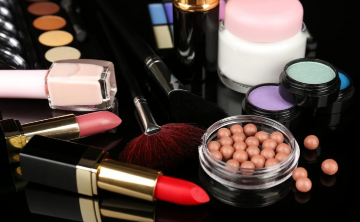 In 2018 scapa de aceste produse de make-up din trusa. Intra in spiritul schimbarii si a reinventarii - FOTO In 2018 scapa de aceste produse de make-up din trusa. Intra in spiritul schimbarii si a reinventarii - FOTO