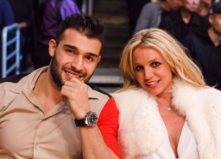 S-au logodit de Craciun si au plecat in vacanta! Cum au fost surprinsi Britney Spears si Sam Asghari la plaja - FOTO S-au logodit de Craciun si au plecat in vacanta! Cum au fost surprinsi Britney Spears si Sam Asghari la plaja - FOTO