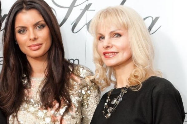 Ileana Lazariuc, senzuala, intr-o rochie cu slit adanc! Cum au reactionat fanii cand au vazut-o - FOTO