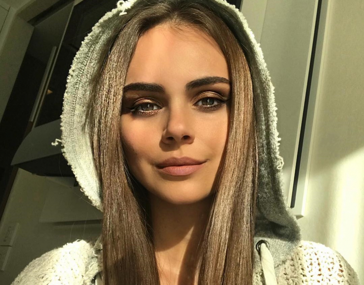 Xenia Deli il adora: "Spre casa, cu odorasul meu!". Modelul nu se desparte niciodata de el - FOTO Xenia Deli il adora: "Spre casa, cu odorasul meu!". Modelul nu se desparte niciodata de el - FOTO