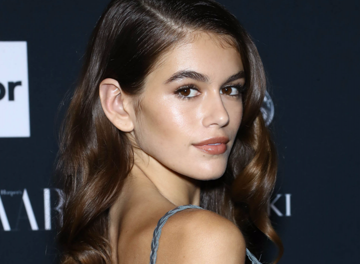 Bate recordurile mamei sale. Fiica lui Cindy Crawford se face designer la doar 16 ani - FOTO Bate recordurile mamei sale. Fiica lui Cindy Crawford se face designer la doar 16 ani - FOTO