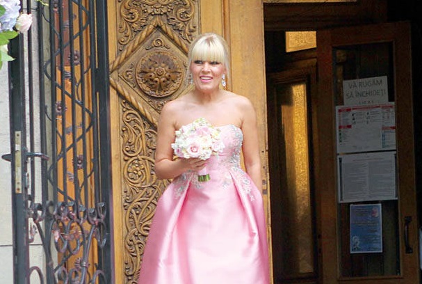 Elena Udrea, insarcinata la 44 de ani. Sexy politiciana a apelat la fertilizare in vitro - FOTO