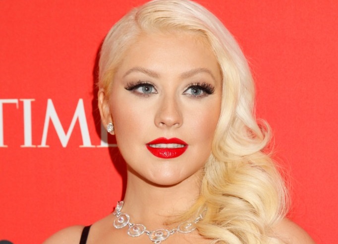 Disperarea de a ramane tanara si frumoasa a adus-o in cabinetul esteticianului. Christina Aguilera, victima ajustarilor nereusite - FOTO