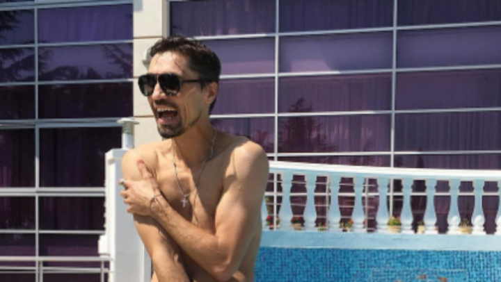 A pus cateva kilograme pe el si a plecat intr-o vacanta exotica! Cum arata si cum se simte Dima Bilan acum - FOTO