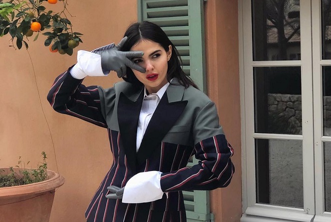 Doina Ciobanu te invata sa porti rochia sacou, in 5 modalitati diferite. Fii cool oriunde ai merge - VIDEO Doina Ciobanu te invata sa porti rochia sacou, in 5 modalitati diferite. Fii cool oriunde ai merge - VIDEO