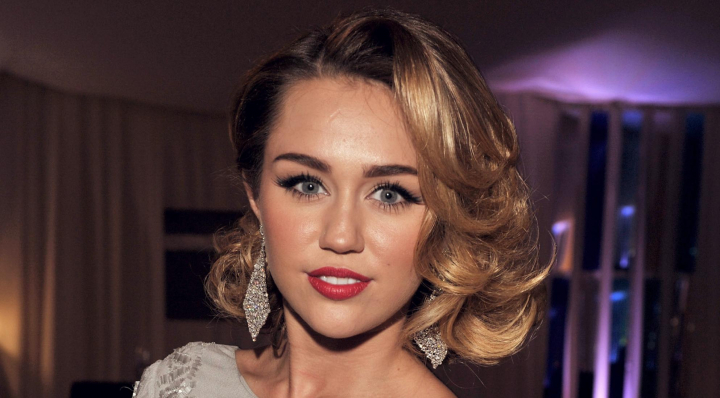 Miley Cyrus a revenit la atitudinea de fata rea. Iata cum a pozat dupa Grammy 2018 - FOTO
