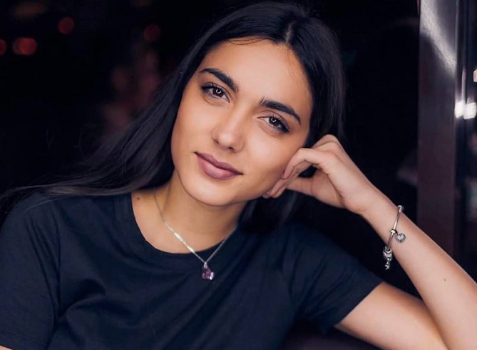 Veronica Murzacov este moldoveanca ce se poate lauda cu o cariera splendida in domeniul aviatiei. Afla cum decurge o zi din viata unei stewardese  - FOTO