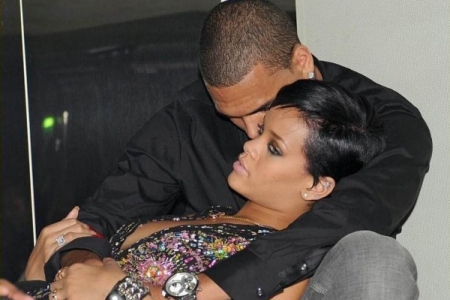 Rasfat de milioane pentru iubit! Ce cadou i-a facut Rihanna lui Chris Brown Rasfat de milioane pentru iubit! Ce cadou i-a facut Rihanna lui Chris Brown
