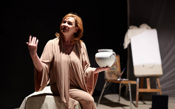 Frumusetea nu tine cont de varsta. Ori de cate ori iese pe scena, chipul Alei Mensicov radiaza de fericire. Care este secretul actritei? VIDEO Frumusetea nu tine cont de varsta. Ori de cate ori iese pe scena, chipul Alei Mensicov radiaza de fericire. Care este secretul actritei? VIDEO