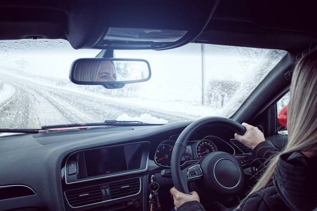 Iarna le da mari batai de cap soferilor! Afla de la instructorul auto, Igor Boldescu, cum sa eviti situatiile de criza in trafic - VIDEO