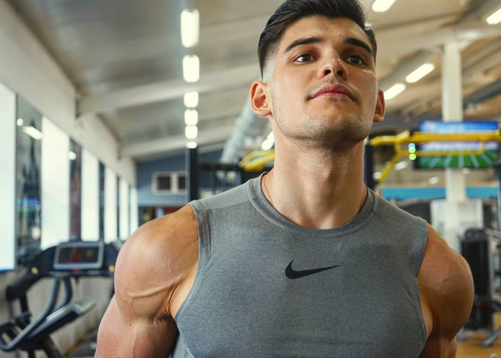 Este pasionat de sport, are un mod sanatos de viata si-i inspira si pe altii. Cunoaste-l pe Vladimir Casapu, antrenorul cu peste 14 mii de urmaritori pe Instagram - VIDEO