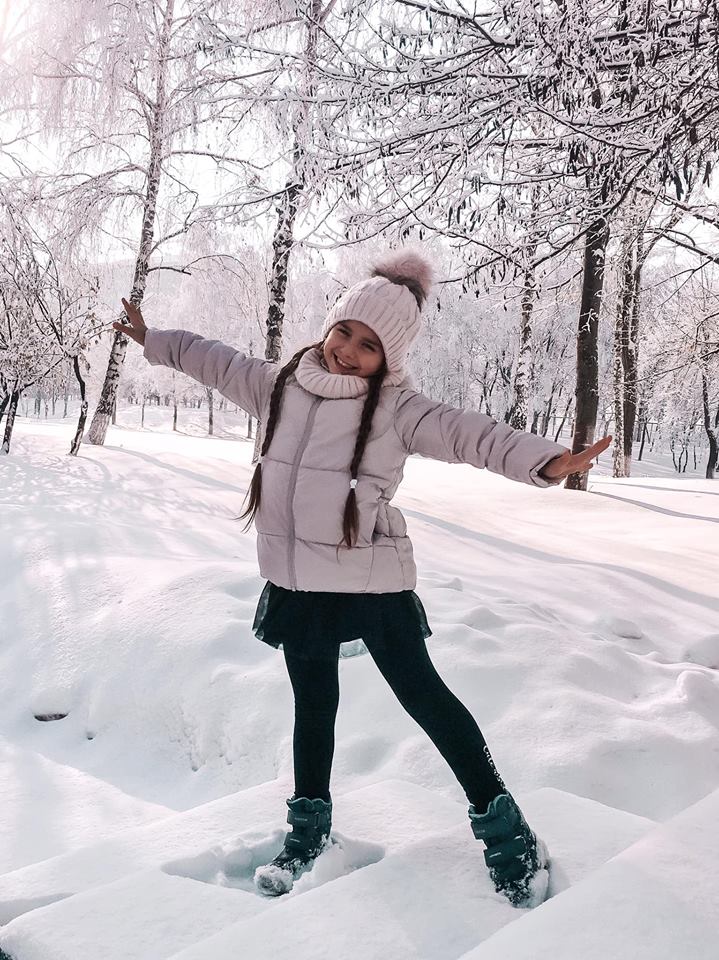 Poza de colectie cu Amelia Uzun! Ana Cernicova: "Parca ieri o leganam in brate... 9 ani s-au scurs asa de iute... iar acum e fata mare." - FOTO Poza de colectie cu Amelia Uzun! Ana Cernicova: "Parca ieri o leganam in brate... 9 ani s-au scurs asa de iute... iar acum e fata mare." - FOTO