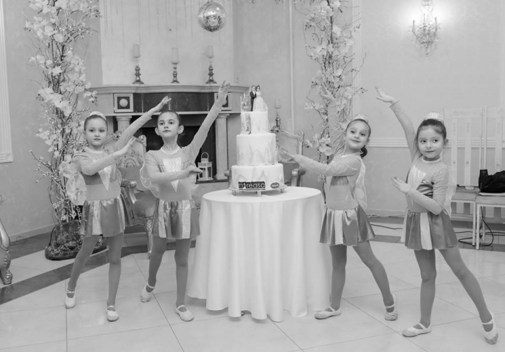 Tatiana Spinu si politistul Andrei Rotaru s-au casatorit civil la Balul de Gheata! Toata spuma showbizului de la noi a venit la marea petrecere - FOTO Tatiana Spinu si politistul Andrei Rotaru s-au casatorit civil la Balul de Gheata! Toata spuma showbizului de la noi a venit la marea petrecere - FOTO