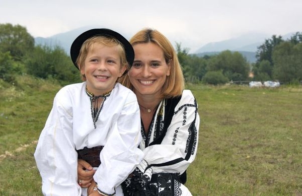 Andreea Esca te provaca sa imbraci ie! Uite cum le poarta vedetele PRO TV - FOTO Andreea Esca te provaca sa imbraci ie! Uite cum le poarta vedetele PRO TV - FOTO