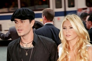 Dupa 12 ani, fac pasul cel mare! Detalii despre nunta lui Enrique Iglesias si a Annei Kournikova Dupa 12 ani, fac pasul cel mare! Detalii despre nunta lui Enrique Iglesias si a Annei Kournikova