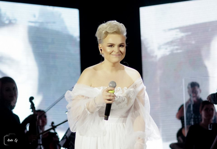 Duble emotii pentru Cristina Scarlat. Aceasta si-a sarbatorit ziua de nastere printr-un concert inedit, intitulat EGO - VIDEO