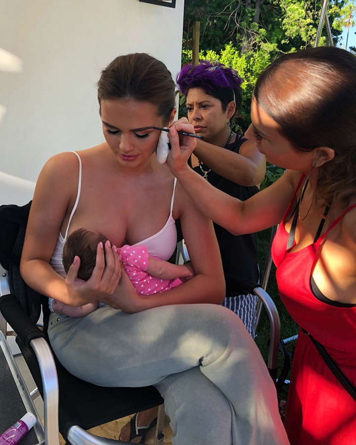 Xenia Deli a aratat pentru prima data chipul fetitei sale. Cui ii seamana micuta Anastasia? VIDEO Xenia Deli a aratat pentru prima data chipul fetitei sale. Cui ii seamana micuta Anastasia? VIDEO