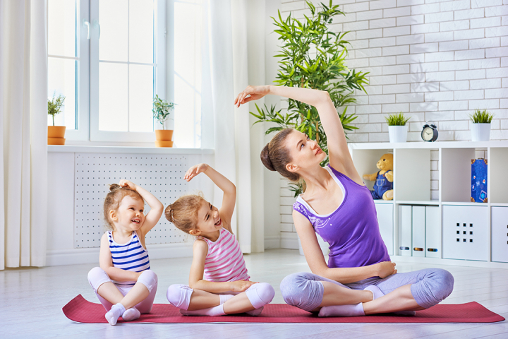 Yoga pentru copii - o metoda de disciplinare. Vezi care sunt beneficiile acestui sport pentru sanatatea micutilor - VIDEO