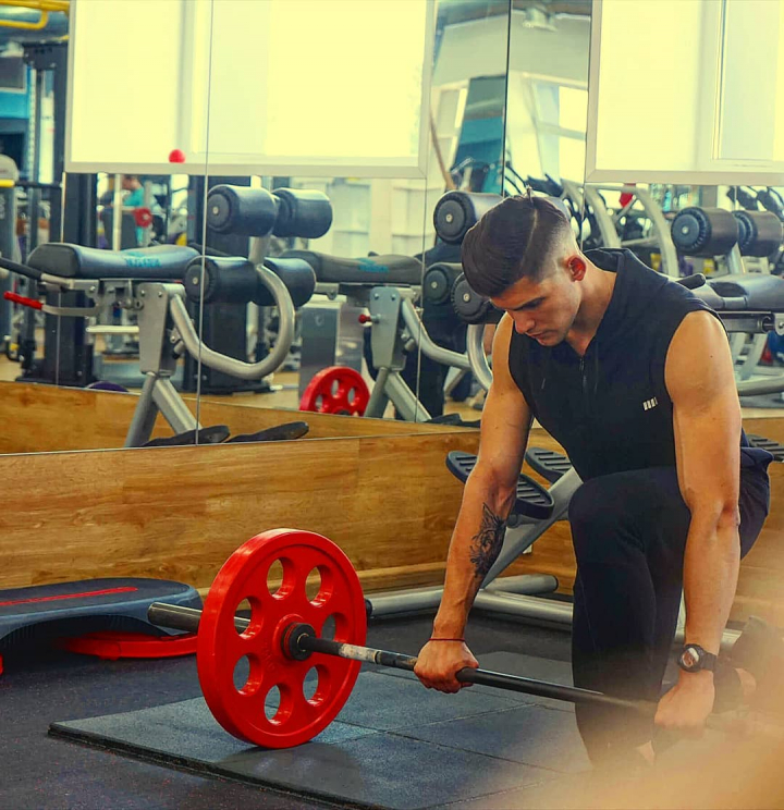 Este sexy si are un corp plin de muschi. Vladimir Casap este tanarul care a revenit din Olanda pentru a se face antrenor de fitness in Moldova - VIDEO