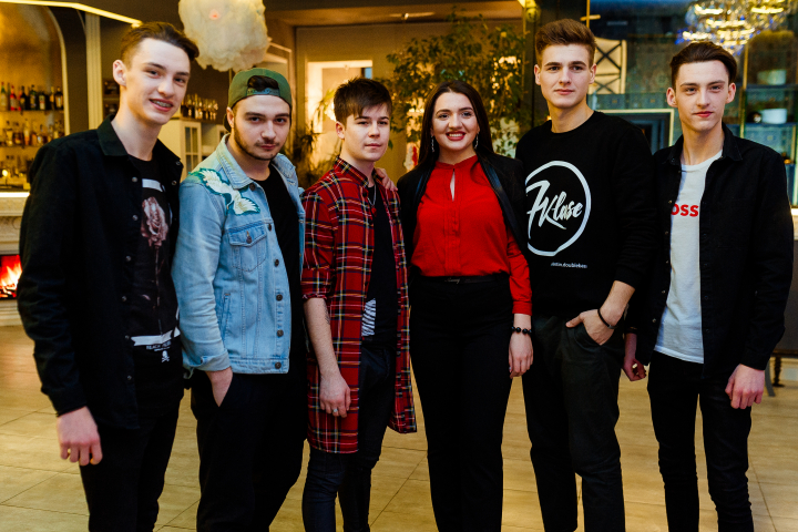 "Fetite dulci ca in Chisinau, doar la Perfecte sunt mereu!" Trupa 7 Klase a compus versuri special pentru ziua noastra - VIDEO