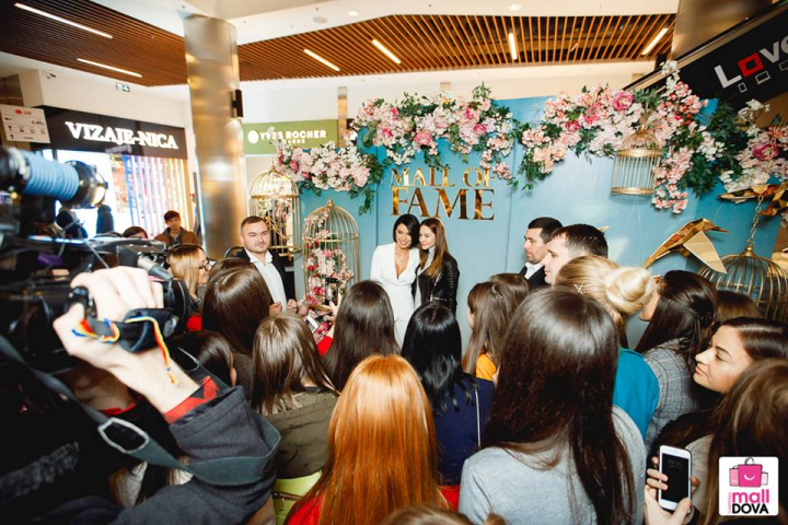 Tendintele primaverii - discutate la Mall Of Fame. Adelina Pestritu:"Imi plac costumele. Ne-ar duce in zona de cool, fresh, foarte tineresc." - VIDEO