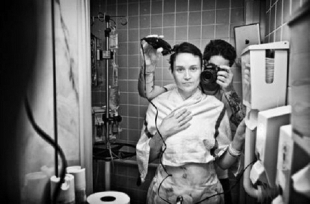 EMOTIONANT! Si-a fotografiat sotia bolnava de cancer pana in momentul mortii 