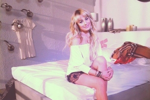 Natalia Gordienco, senzuala si provocatoare la filmarile primului sau videoclip. FOTO